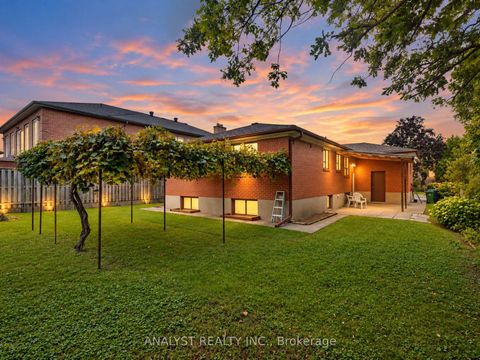 Photo 2 at 269 Gary Drive, Pelmo Park W4, Toronto