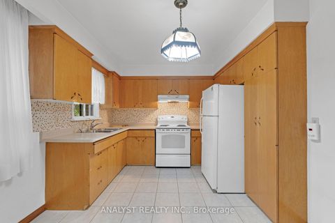 Photo 16 at 269 Gary Drive, Pelmo Park W4, Toronto