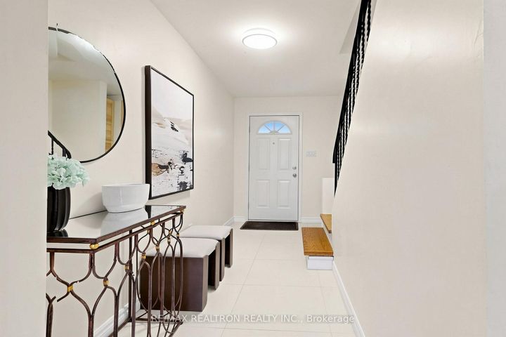 Photo 2 at 42 Pepper Vine Way, Bayview Village, Toronto