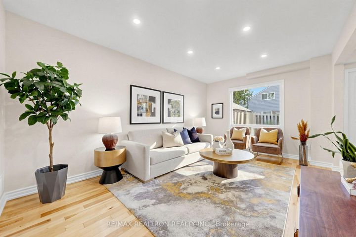 Photo 4 at 42 Pepper Vine Way, Bayview Village, Toronto