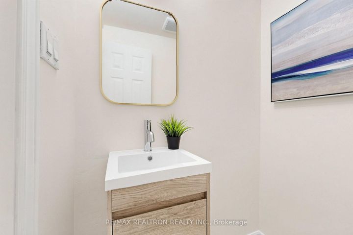 Photo 14 at 42 Pepper Vine Way, Bayview Village, Toronto