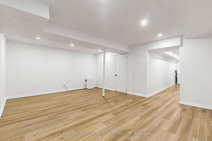 Photo 35 at 42 Pepper Vine Way, Bayview Village, Toronto
