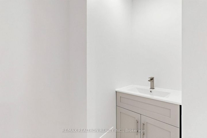 Photo 37 at 42 Pepper Vine Way, Bayview Village, Toronto