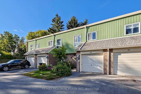 Photo 1 at 42 Pepper Vine Way, Bayview Village, Toronto