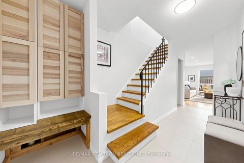 Photo 3 at 42 Pepper Vine Way, Bayview Village, Toronto