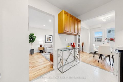 Photo 11 at 42 Pepper Vine Way, Bayview Village, Toronto