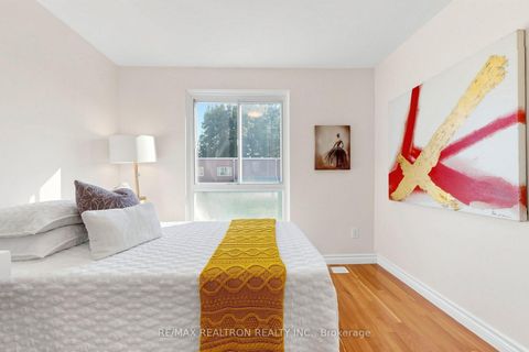 Photo 23 at 42 Pepper Vine Way, Bayview Village, Toronto