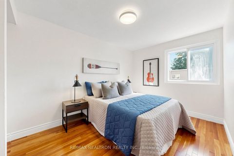 Photo 24 at 42 Pepper Vine Way, Bayview Village, Toronto