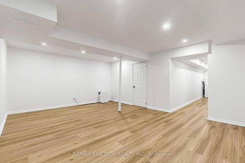Photo 35 at 42 Pepper Vine Way, Bayview Village, Toronto
