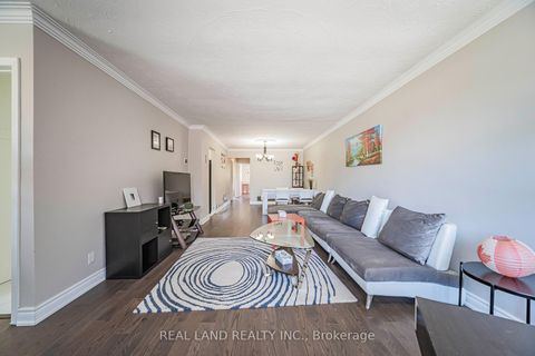 Photo 8 at 37 Pawnee Avenue, Pleasant View, Toronto