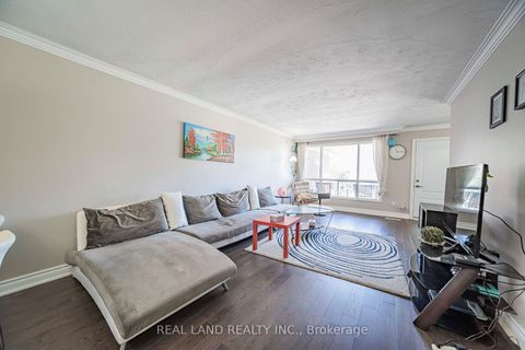 Photo 10 at 37 Pawnee Avenue, Pleasant View, Toronto