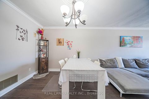 Photo 14 at 37 Pawnee Avenue, Pleasant View, Toronto
