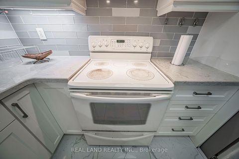 Photo 21 at 37 Pawnee Avenue, Pleasant View, Toronto