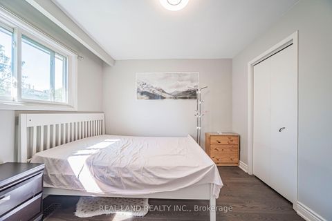 Photo 23 at 37 Pawnee Avenue, Pleasant View, Toronto