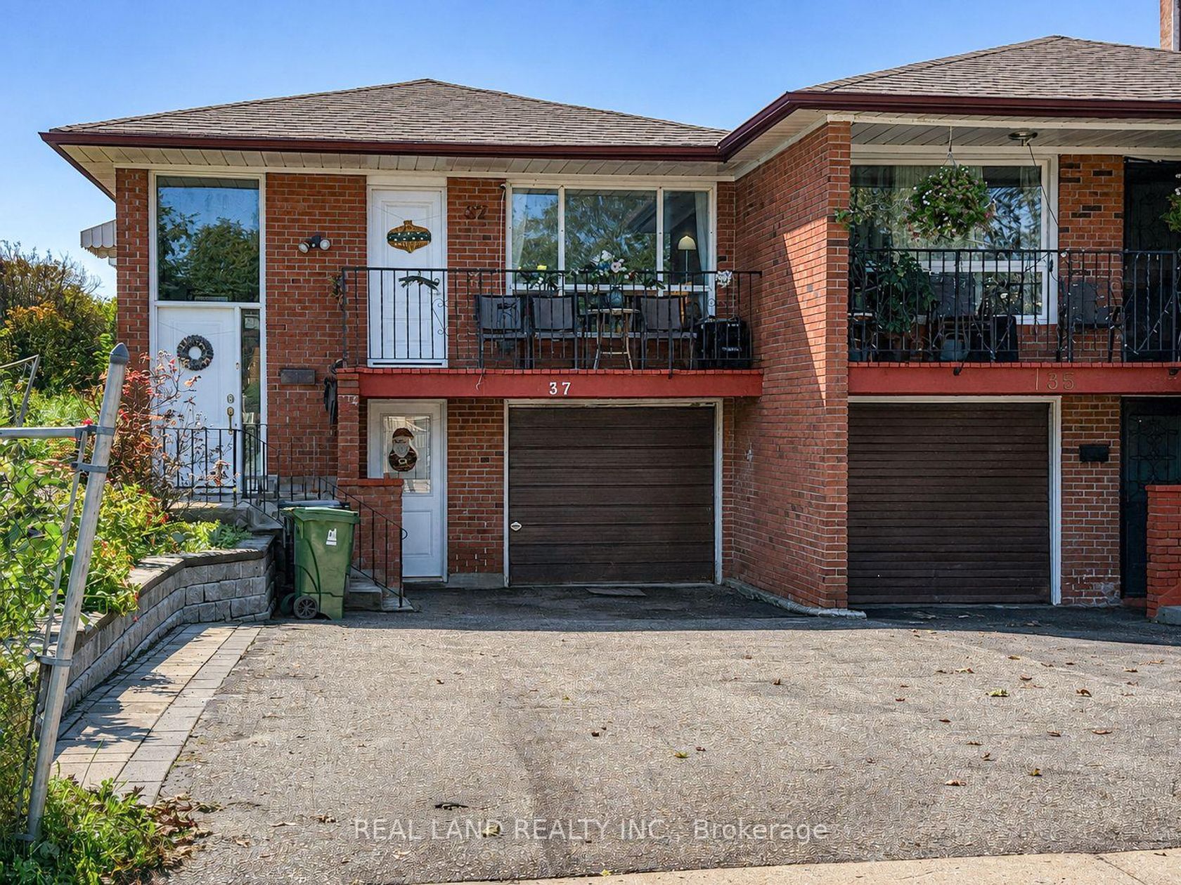 37 Pawnee Avenue, Pleasant View, Toronto 