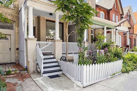 Photo 1 at 198 McCaul Street, Chinatown, Toronto