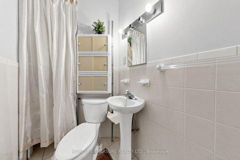 Photo 6 at 198 McCaul Street, Chinatown, Toronto