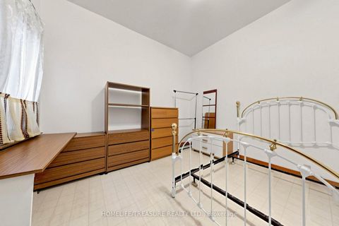 Photo 10 at 198 McCaul Street, Chinatown, Toronto