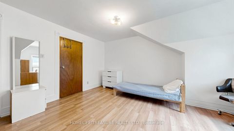 Photo 25 at 198 McCaul Street, Chinatown, Toronto