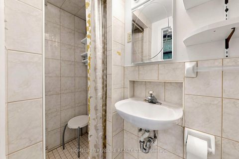 Photo 37 at 198 McCaul Street, Chinatown, Toronto