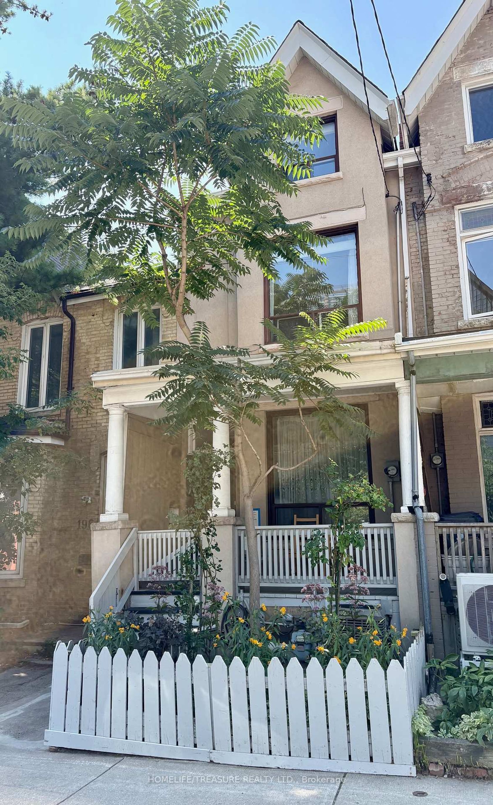 198 McCaul Street, Chinatown, Toronto 