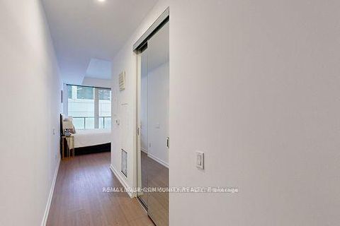 Photo 5 at 602 - 101 PETER Street, Waterfront Communities C1, Toronto
