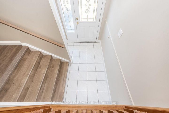 Photo 3 at 7283 Sigsbee Drive, Malton, Mississauga