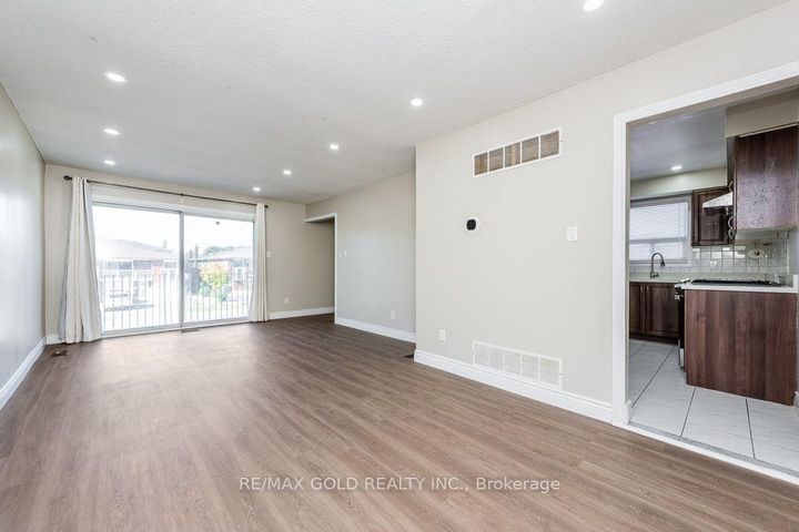 Photo 8 at 7283 Sigsbee Drive, Malton, Mississauga