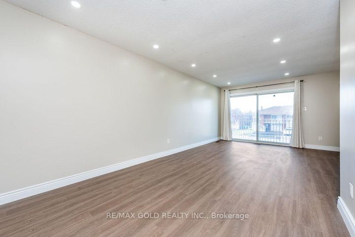 Photo 9 at 7283 Sigsbee Drive, Malton, Mississauga