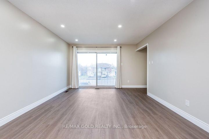 Photo 10 at 7283 Sigsbee Drive, Malton, Mississauga