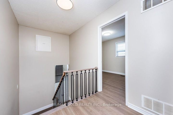 Photo 14 at 7283 Sigsbee Drive, Malton, Mississauga