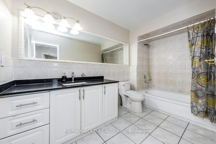 Photo 15 at 7283 Sigsbee Drive, Malton, Mississauga