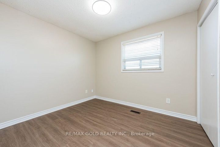 Photo 18 at 7283 Sigsbee Drive, Malton, Mississauga