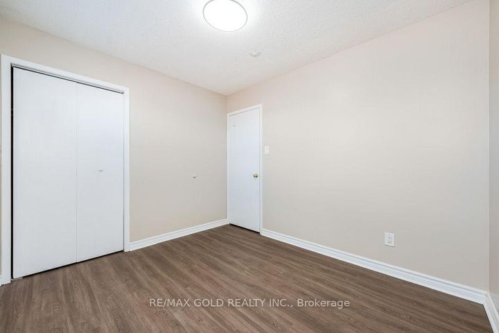 Photo 19 at 7283 Sigsbee Drive, Malton, Mississauga