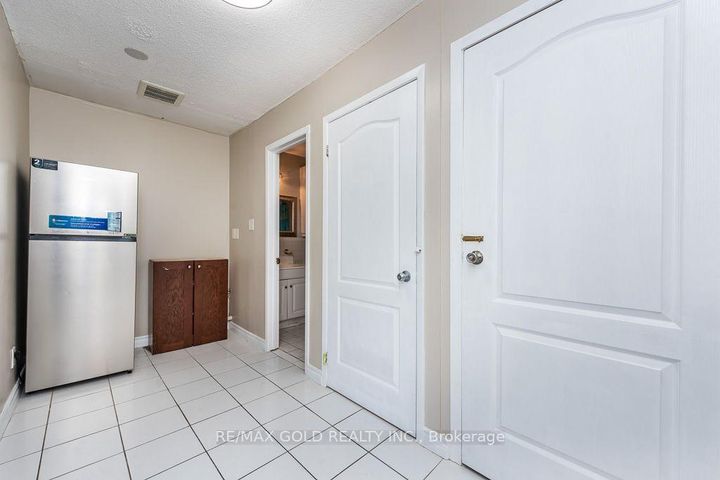 Photo 26 at 7283 Sigsbee Drive, Malton, Mississauga