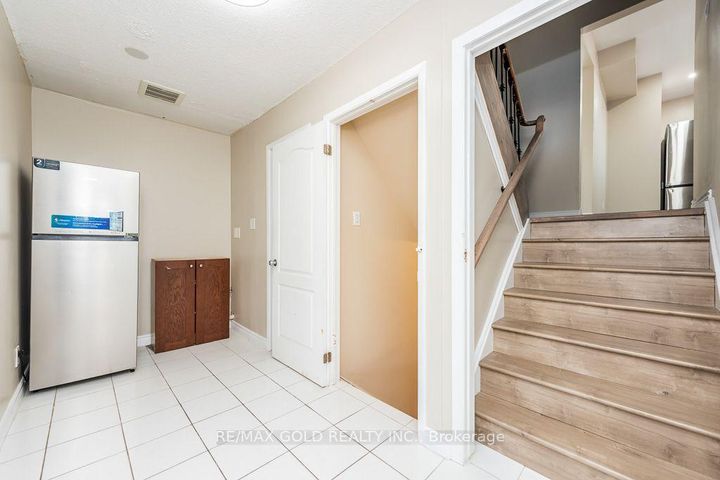 Photo 27 at 7283 Sigsbee Drive, Malton, Mississauga