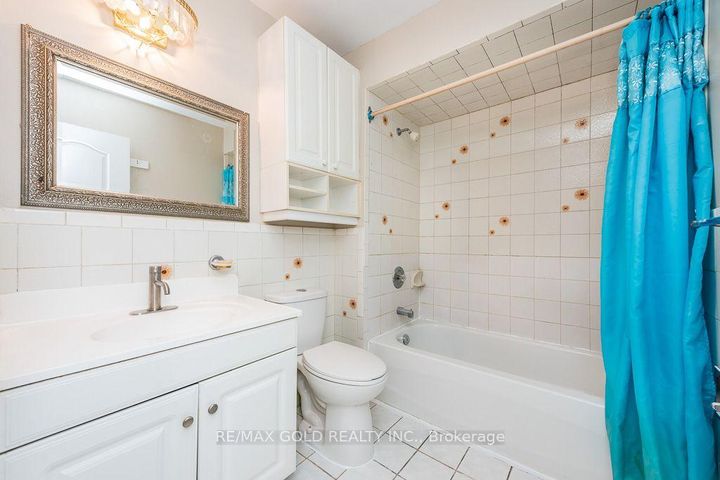 Photo 29 at 7283 Sigsbee Drive, Malton, Mississauga