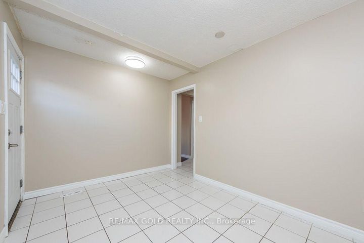 Photo 32 at 7283 Sigsbee Drive, Malton, Mississauga