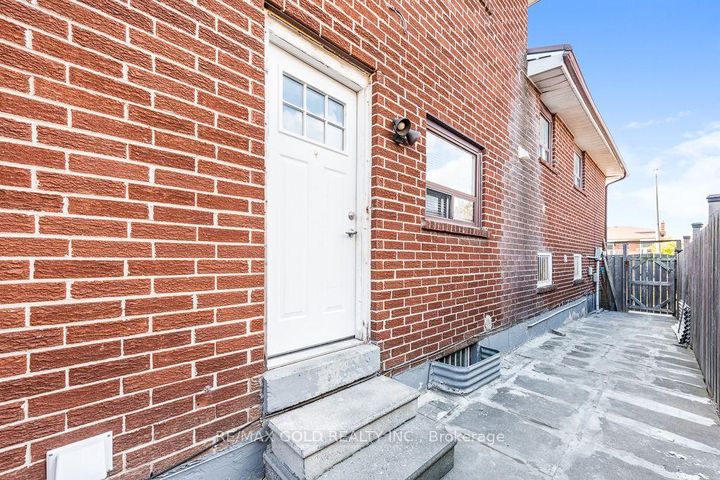 Photo 37 at 7283 Sigsbee Drive, Malton, Mississauga