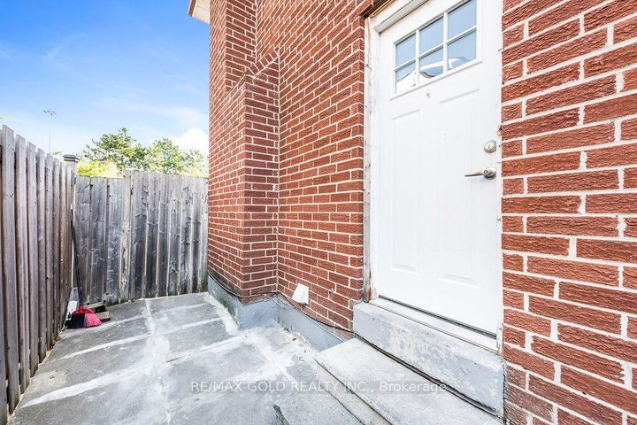 Photo 38 at 7283 Sigsbee Drive, Malton, Mississauga