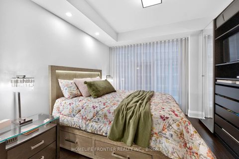 Photo 10 at 706 - 2 Old Mill Drive, Swansea, Toronto