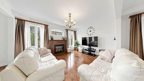 Photo 4 at 6 Homerton Avenue, Oak Ridges, Richmond Hill