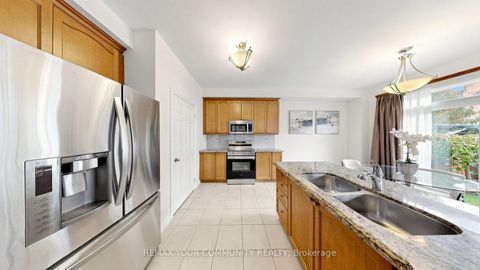 Photo 8 at 6 Homerton Avenue, Oak Ridges, Richmond Hill