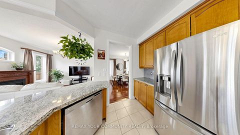 Photo 10 at 6 Homerton Avenue, Oak Ridges, Richmond Hill
