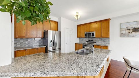 Photo 11 at 6 Homerton Avenue, Oak Ridges, Richmond Hill