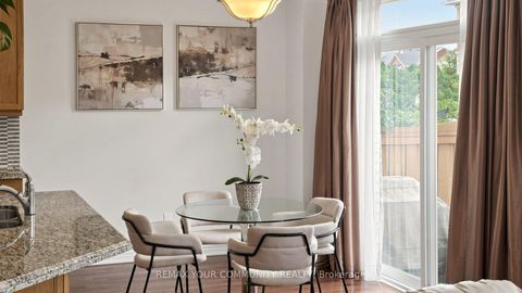Photo 13 at 6 Homerton Avenue, Oak Ridges, Richmond Hill