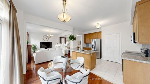 Photo 14 at 6 Homerton Avenue, Oak Ridges, Richmond Hill