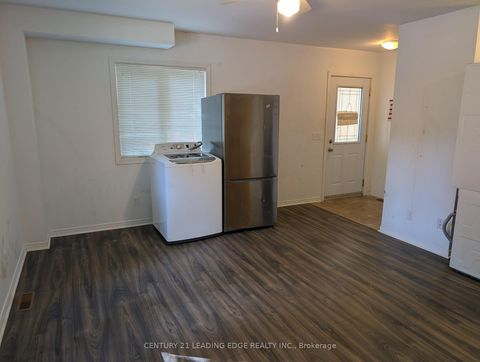 Photo 4 at 3 - 736 Kingston Road, Danforth, Toronto