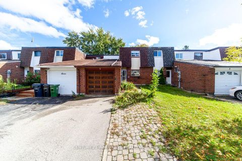 Photo 2 at 5 Wiggens Court, Malvern, Toronto