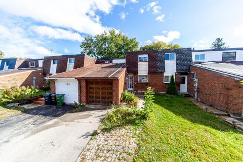 Photo 3 at 5 Wiggens Court, Malvern, Toronto